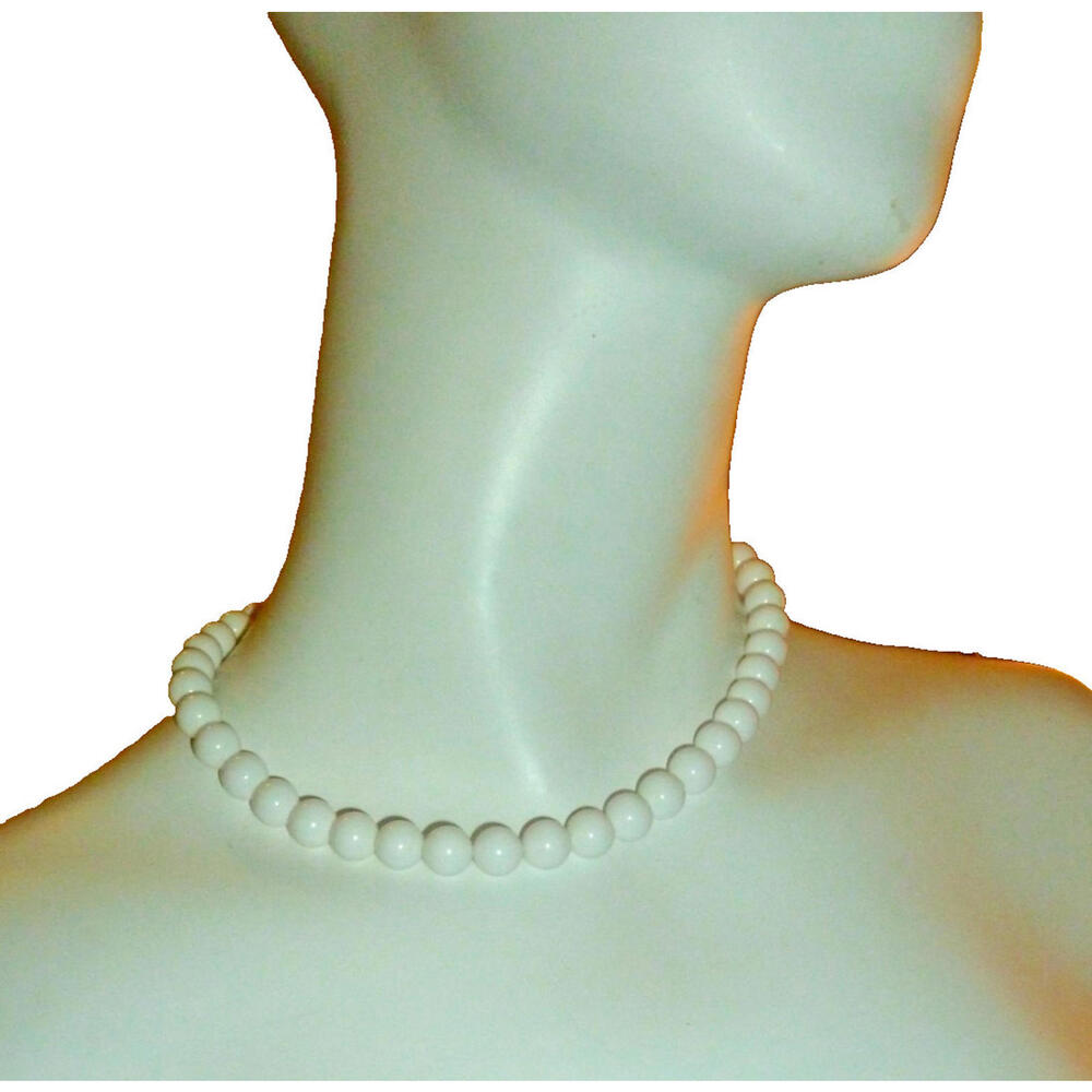 Vintageโ White Round Bead Choker Necklace Silver Tone Spring Ring Clasp Classic